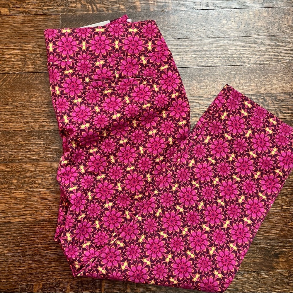 NWT Soft surroundings size medium pink flowers stretch straight leg crop pants - Picture 3 of 10